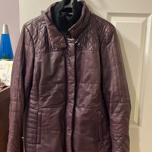 Danier Quilted Ladies Leather Jacket - Picture 2 of 6